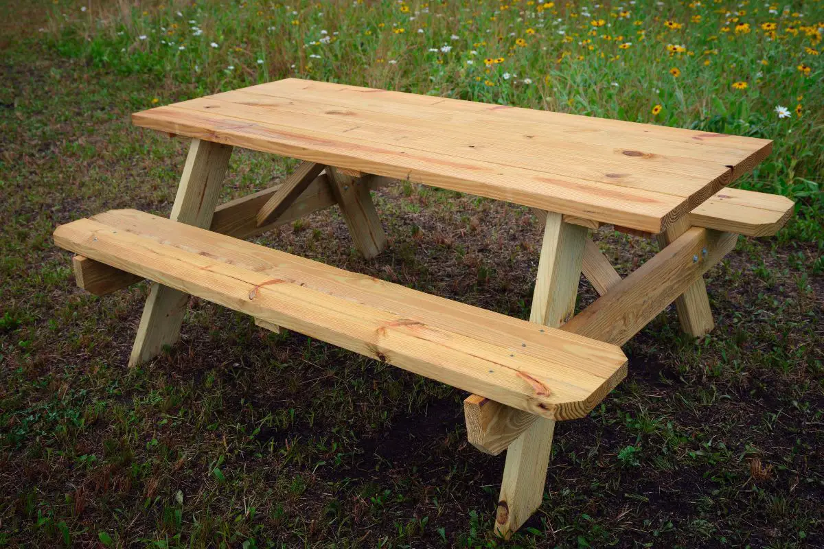 Standard Picnic Table Dimensions - Choosing The Right Table For Your Yard